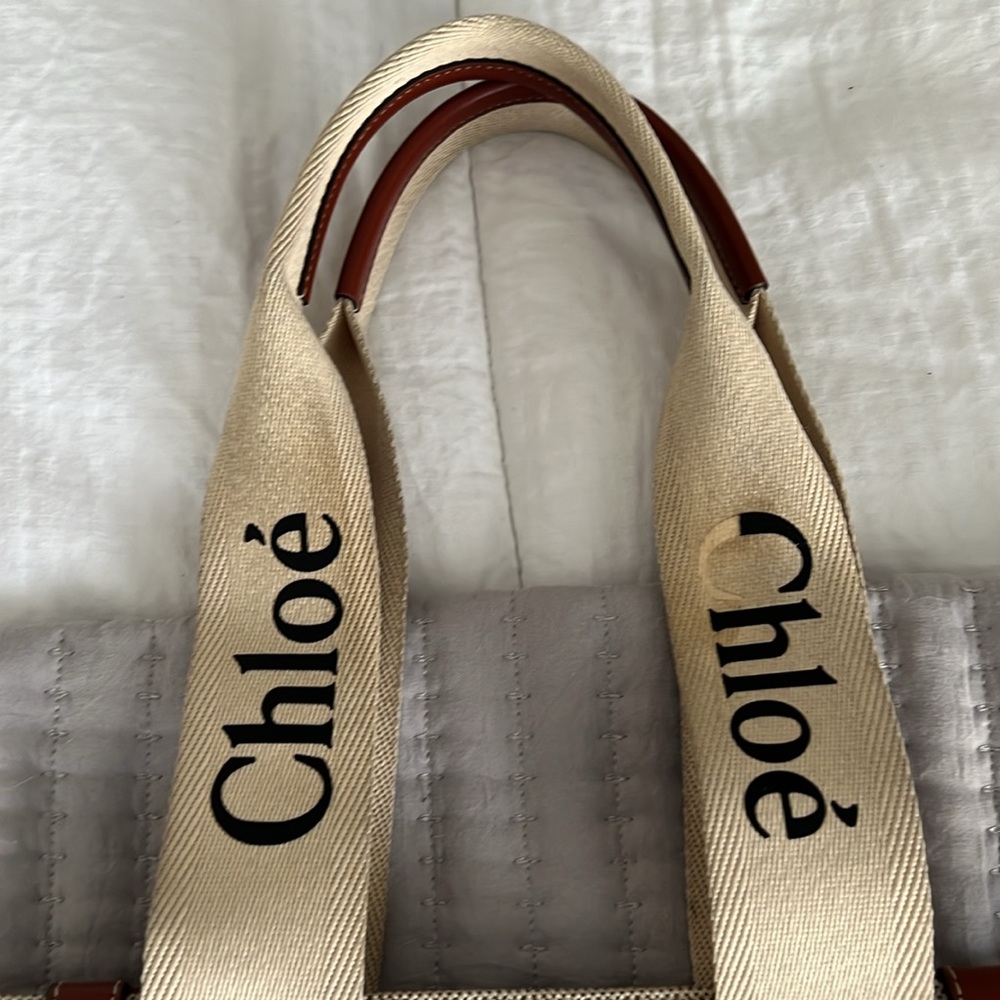Chloe Medium Woody Linen Tote - Picture 11 of 12